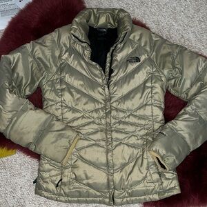 The North Face 550 Down Puffer jacket coat flattering warm cozy S Taupe Khaki
